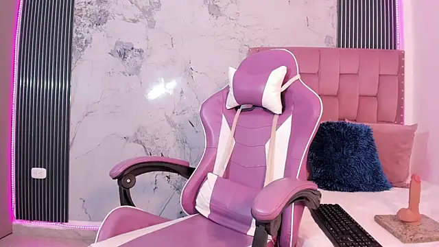 Mia Duarte1 online show from November 26, 2025, 7:25 pm