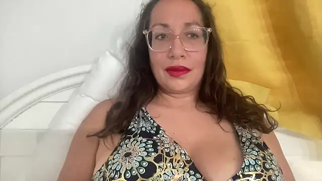 Snapshot of RosaFreya chatting on May 9, 2026, 8:12 pm RosaFreya online show from May 9, 2026, 8:12 pm
