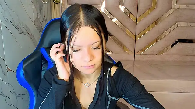Nanncy r  online show from September 20, 2025, 12:54 pm