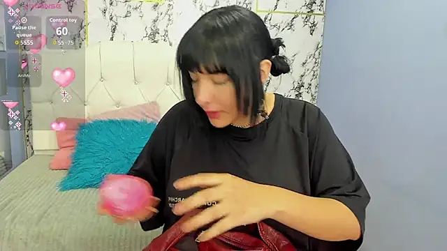 Snapshot of Itsuki_N chatting on November 19, 2025, 3:12 pm Itsuki N online show from November 19, 2025, 3:12 pm