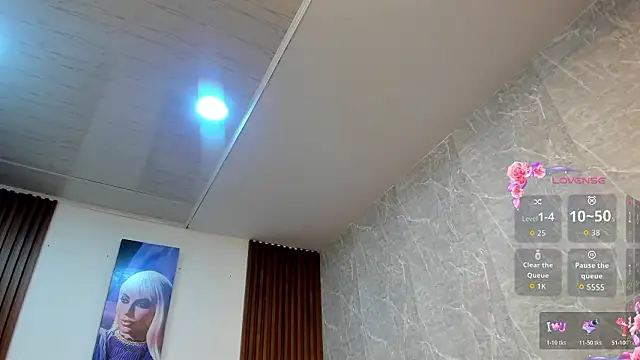 Snapshot of Sophi_Thaylorr chatting on March 24, 2026, 1:11 pm Sophi Thaylorr online show from March 24, 2026, 1:11 pm