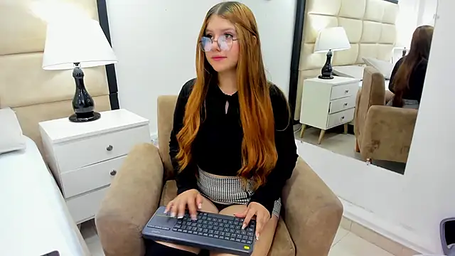 Snapshot of EimmyJones chatting on November 29, 2025, 3:39 am EimmyJones online show from November 29, 2025, 3:39 am