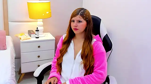 Snapshot of EimmyJones chatting on October 25, 2025, 3:06 am EimmyJones online show from October 25, 2025, 3:06 am