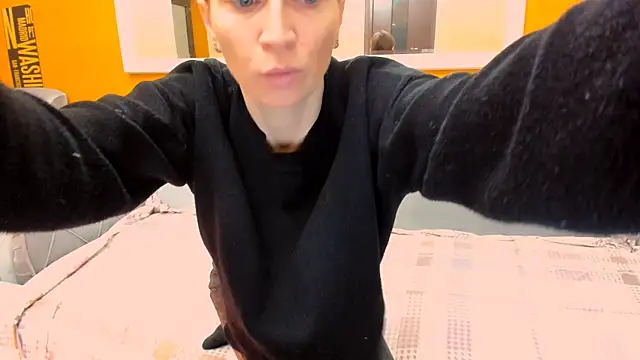 Snapshot of Roxee33 chatting on December 2, 2025, 7:26 pm Roxee33 online show from December 2, 2025, 7:26 pm