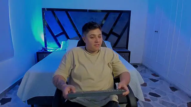 IanGilbert online show from November 28, 2025, 8:20 pm