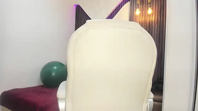 Snapshot of roxana_santini chatting on November 18, 2025, 3:37 pm roxana santini online show from November 18, 2025, 3:37 pm