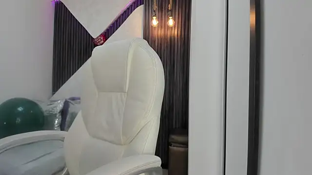 Snapshot of roxana_santini chatting on November 25, 2025, 3:45 pm roxana santini online show from November 25, 2025, 3:45 pm