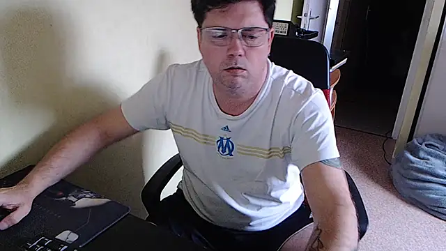 Snapshot of blueandwhite1 chatting on February 21, 2025, 3:32 pm blueandwhite1 online show from February 21, 2025, 3:32 pm