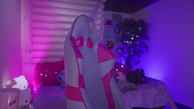 Snapshot of _chloe_moons_ chatting on November 5, 2025, 9:40 pm chloe moons online show from November 5, 2025, 9:40 pm