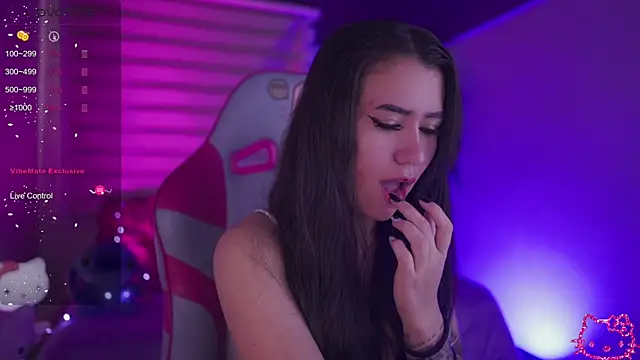 Snapshot of _chloe_moons_ chatting on November 6, 2025, 2:10 pm chloe moons online show from November 6, 2025, 2:10 pm