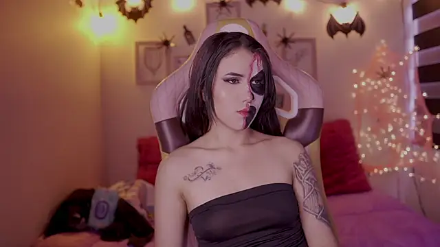 Snapshot of _chloe_moons_ chatting on October 15, 2025, 9:23 pm chloe moons online show from October 15, 2025, 9:23 pm