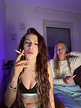 Snapshot of lisapeperoni chatting on June 15, 2026, 9:25 pm lisapeperoni online show from June 15, 2026, 9:25 pm