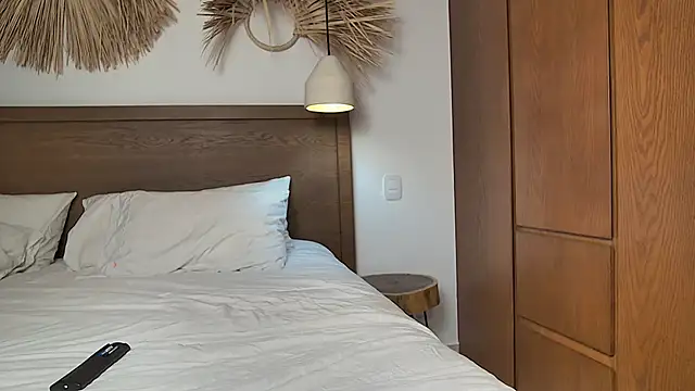 Snapshot of LunarAngel_ chatting on October 30, 2025, 4:00 am LunarAngel online show from October 30, 2025, 4:00 am