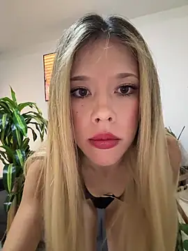 Snapshot of LunarAngel_ chatting on April 6, 2026, 7:09 am LunarAngel online show from April 6, 2026, 7:09 am