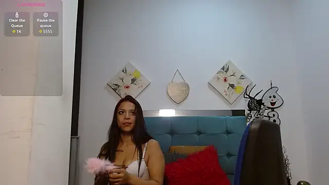 Snapshot of Sara_f_W chatting on November 1, 2025, 12:17 am Sara f W online show from November 1, 2025, 12:17 am