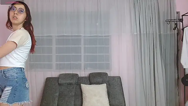 AnnieSparkle online show from July 26, 2026, 12:06 am