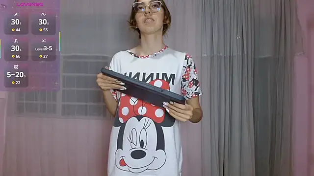 Snapshot of AnnieSparkle chatting on February 21, 2026, 1:18 am AnnieSparkle online show from February 21, 2026, 1:18 am