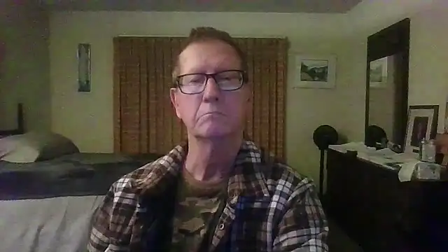 Snapshot of camminmichaellll chatting on October 28, 2025, 4:24 am camminmichaellll online show from October 28, 2025, 4:24 am