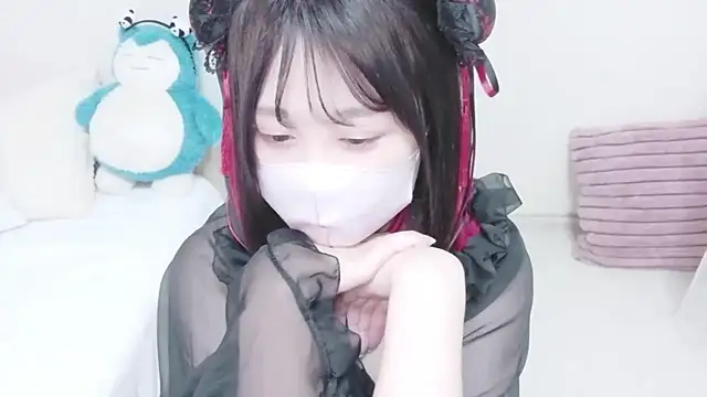 Snapshot of mi__san chatting on May 9, 2026, 11:02 am mi san online show from May 9, 2026, 11:02 am