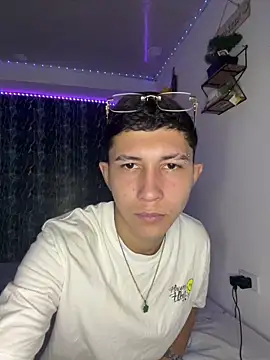 Alejandro BigCock22 online show from September 23, 2025, 3:35 am