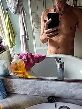 Snapshot of Ericketaurore chatting on September 16, 2025, 9:43 am Ericketaurore online show from September 16, 2025, 9:43 am