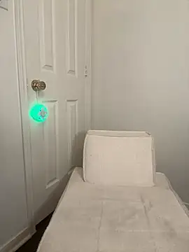 Snapshot of RawHoneyTrap chatting on November 23, 2025, 7:40 am RawHoneyTrap online show from November 23, 2025, 7:40 am