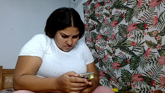 Snapshot of 69smallstar chatting on February 12, 2026, 6:40 pm 69smallstar online show from February 12, 2026, 6:40 pm