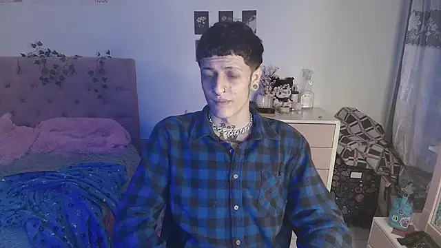 2cyboy  online show from September 19, 2025, 8:46 pm