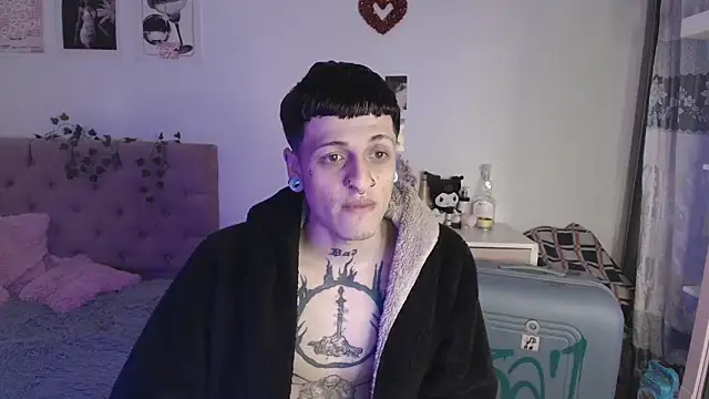 2cyboy  online show from September 16, 2025, 8:21 pm
