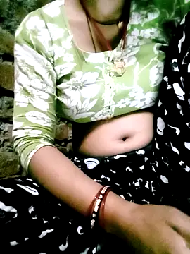 Snapshot of Hot_tin74 chatting on May 1, 2026, 5:18 pm Hot tin74 online show from May 1, 2026, 5:18 pm