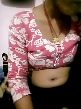 Snapshot of Hot_tin74 chatting on April 10, 2026, 4:58 pm Hot tin74 online show from April 10, 2026, 4:58 pm