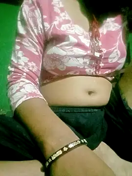 Snapshot of Hot_tin74 chatting on April 28, 2026, 4:44 pm Hot tin74 online show from April 28, 2026, 4:44 pm