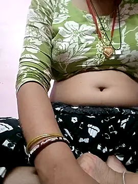 Snapshot of Hot_tin74 chatting on May 19, 2026, 5:53 pm Hot tin74 online show from May 19, 2026, 5:53 pm