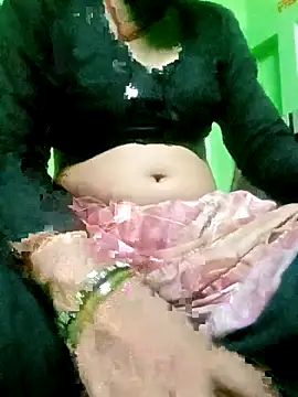 Snapshot of Hot_tin74 chatting on May 14, 2026, 4:48 pm Hot tin74 online show from May 14, 2026, 4:48 pm