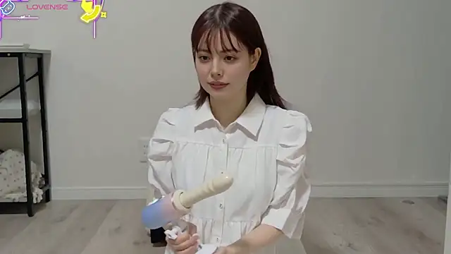 Snapshot of Mike-ch- chatting on December 14, 2025, 2:07 am Mike-ch- online show from December 14, 2025, 2:07 am