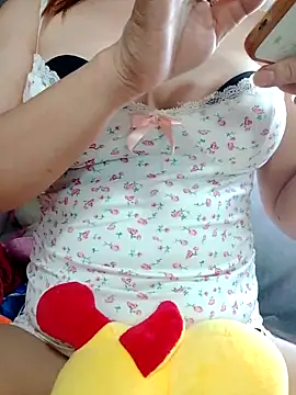 YuchengLy online show from October 22, 2025, 2:33 am