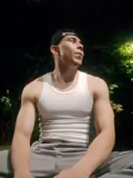 Snapshot of Eross_Santy chatting on February 5, 2026, 5:14 am Eross Santy online show from February 5, 2026, 5:14 am