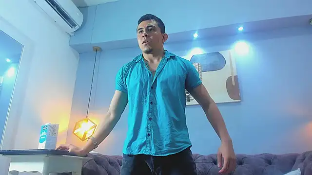 Snapshot of Eross_Santy chatting on June 11, 2026, 1:08 pm Eross Santy online show from June 11, 2026, 1:08 pm