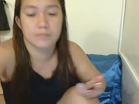 Lovelyclaya online show from May 4, 2026, 1:47 pm