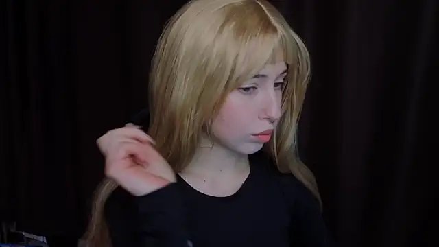 Snapshot of YukiMisa chatting on November 18, 2025, 2:42 pm YukiMisa online show from November 18, 2025, 2:42 pm