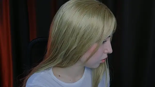 Snapshot of YukiMisa chatting on November 19, 2025, 3:12 pm YukiMisa online show from November 19, 2025, 3:12 pm