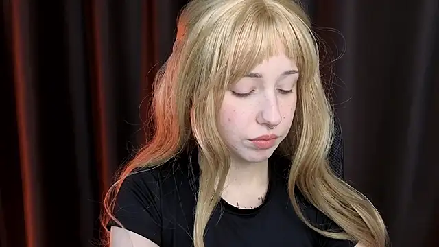 Snapshot of YukiMisa chatting on December 2, 2025, 3:58 pm YukiMisa online show from December 2, 2025, 3:58 pm