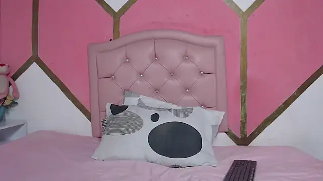 Snapshot of Mia_Wilsom chatting on October 30, 2025, 12:47 pm Mia Wilsom online show from October 30, 2025, 12:47 pm