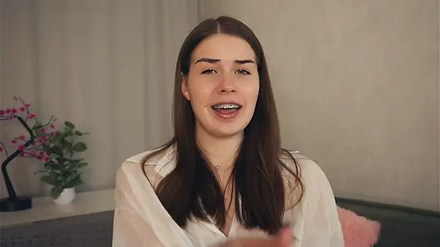 BereniceBuseck online show from September 23, 2025, 6:04 pm