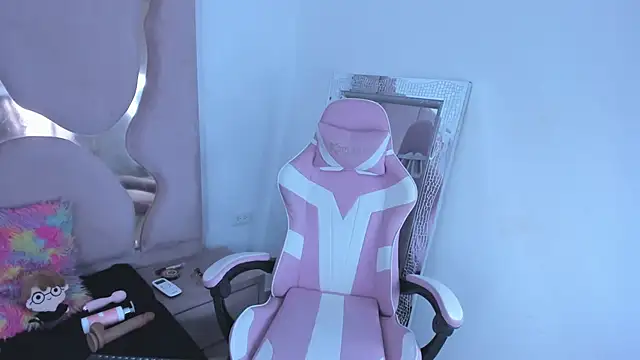 natsumiht online show from October 11, 2025, 5:08 am