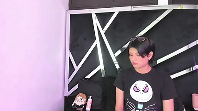 natsumiht online show from October 30, 2025, 4:55 am