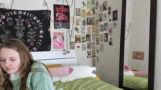 Snapshot of WonderConnie1 chatting on November 4, 2025, 4:33 pm WonderConnie1 online show from November 4, 2025, 4:33 pm