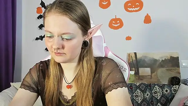 Snapshot of WonderConnie1 chatting on October 31, 2025, 10:12 am WonderConnie1 online show from October 31, 2025, 10:12 am