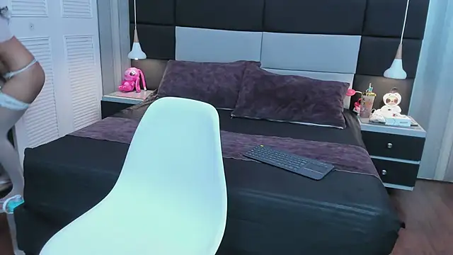 yiyisandoval online show from January 9, 2026, 8:16 pm