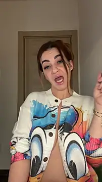 Roxanne Skye online show from November 19, 2025, 2:06 pm